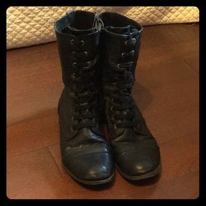 Mossimo Supply Co black boots, flat heeled